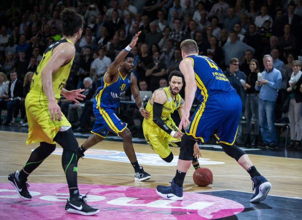 方面进行深 方面进行深